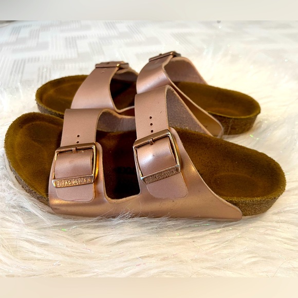 Girls Birkenstock rose gold sandals size 34 - Picture 2 of 8